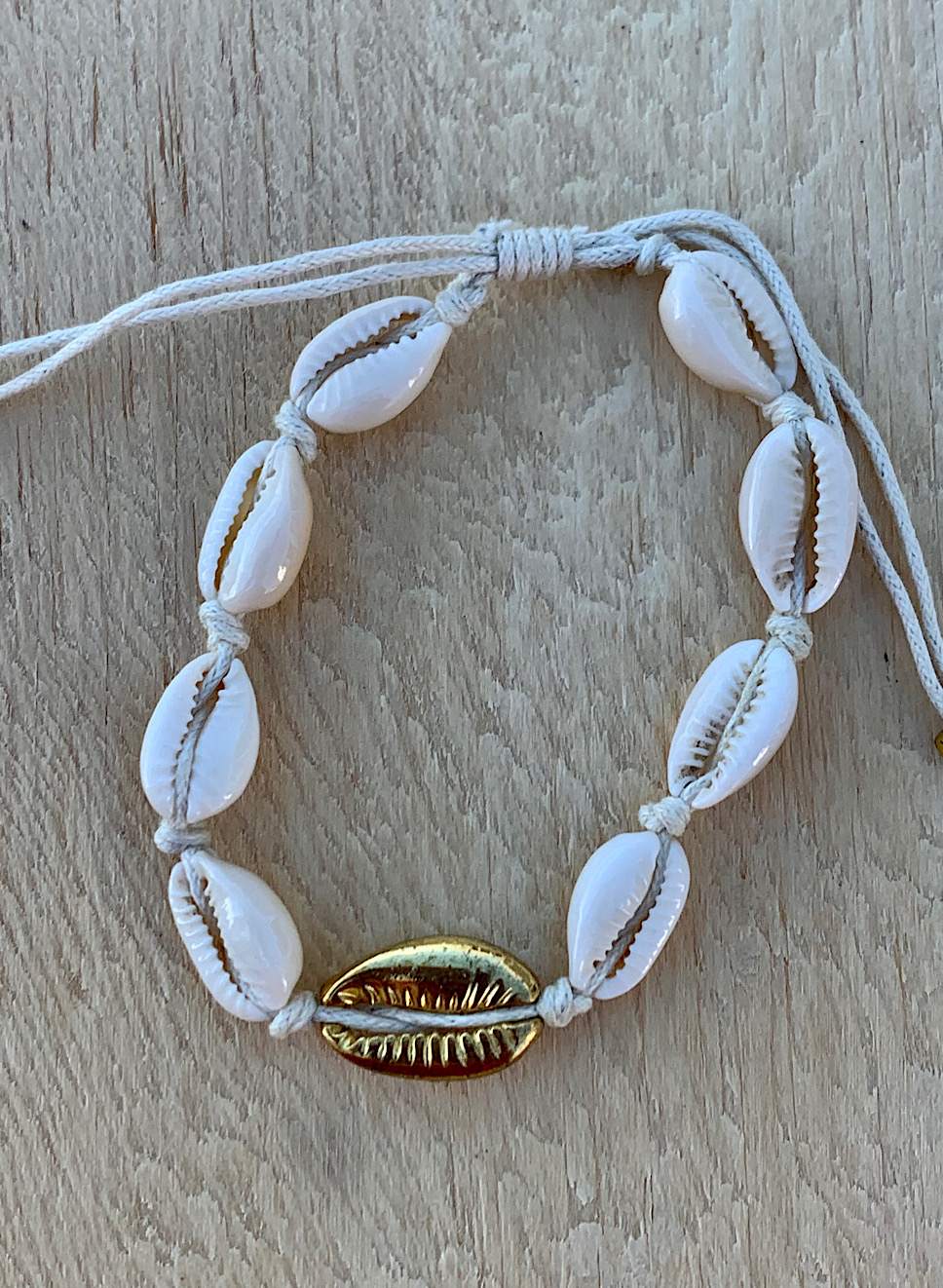 9ct Yellow Gold Cowrie Shell Bracelet – Finery&Co